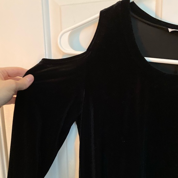 Black Velvet Cold Shoulder Dress - Picture 4 of 5